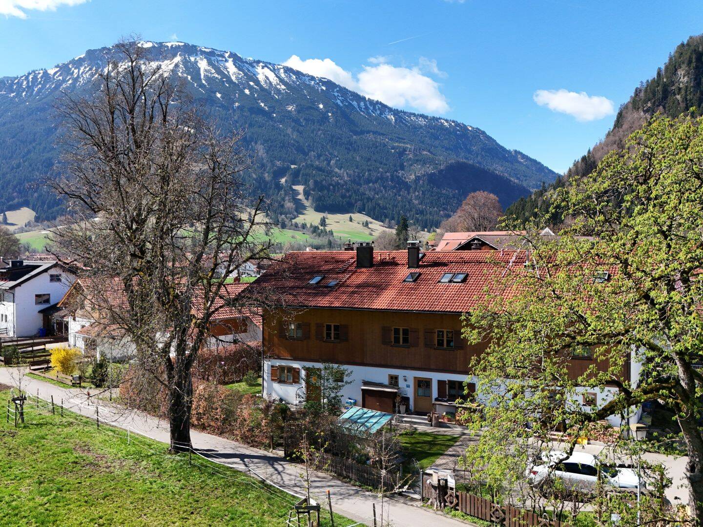 Familienfreundliches Reihenendhaus in Bestlage mit Bergblick und sonnigem Garten in Pfronten, 87459 Pfronten