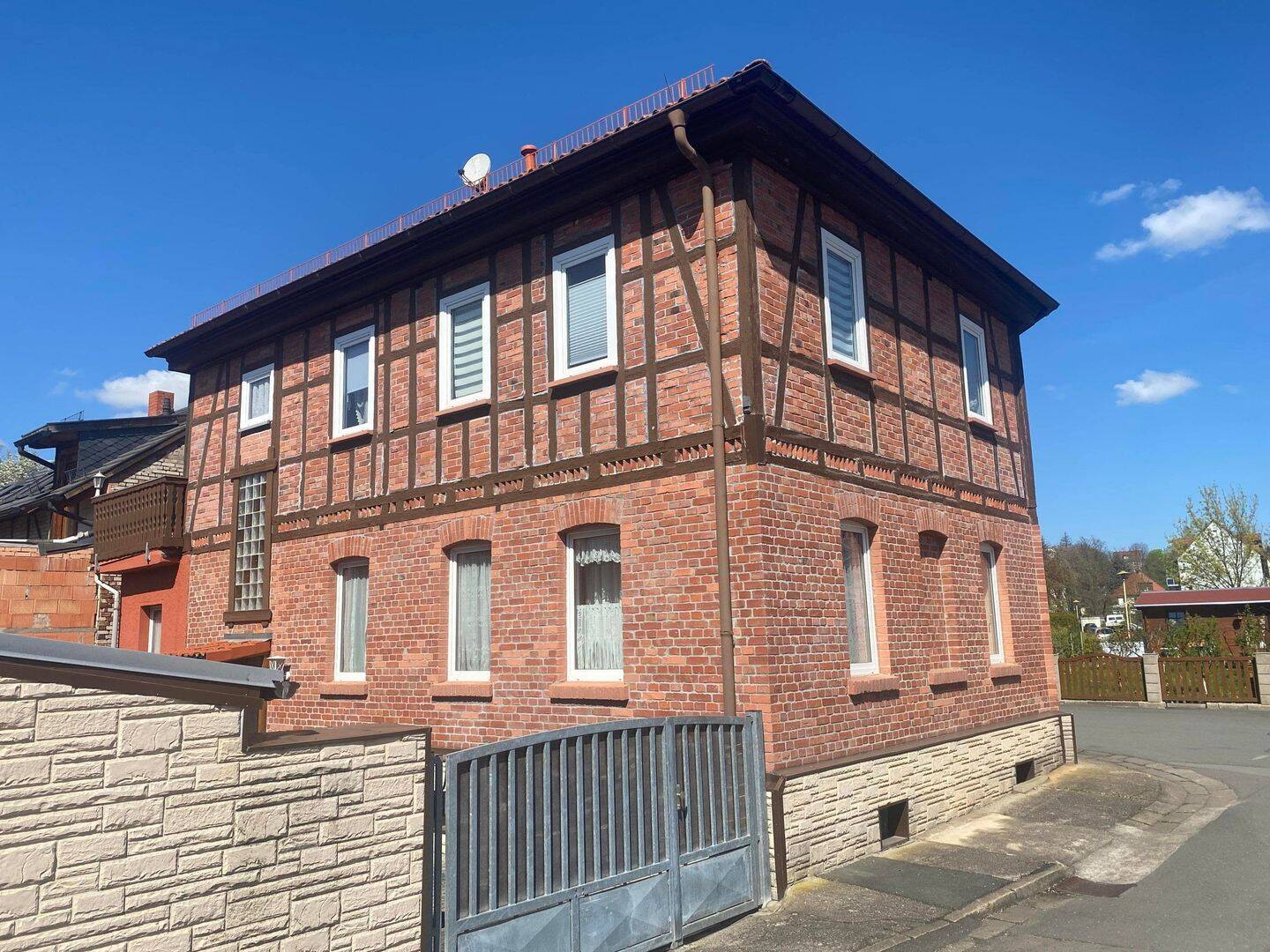Großzügiges Ein/Zweifamilienhaus am Mühlgraben !, 7407 Rudolstadt