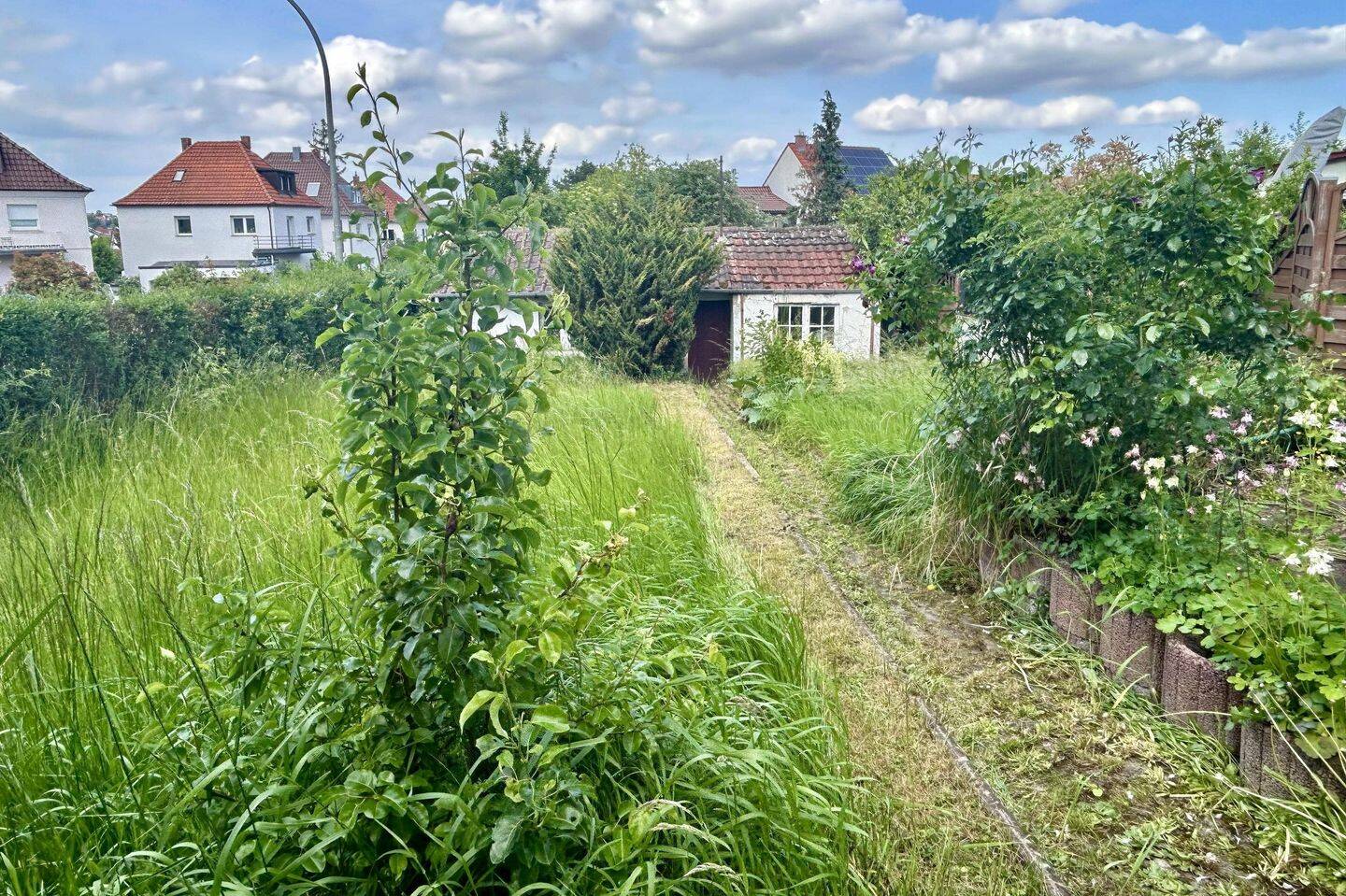 Baugrundstück für 1-Familien-Doppelhaushälfte mit Garage, sonniges Grundstück, Altbestand vorhanden, 70499 Stuttgart