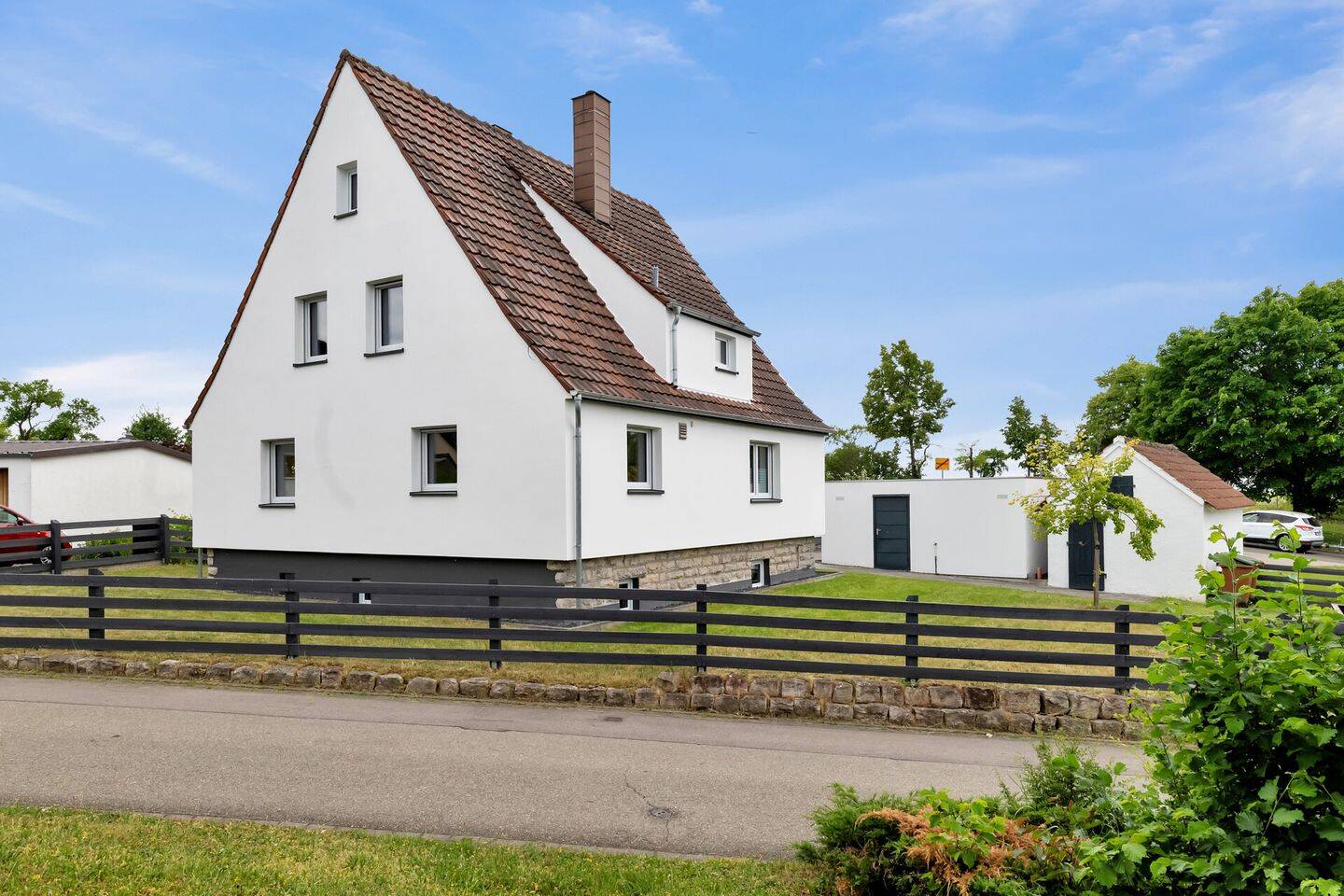 Einziehen und wohlfühlen – charmantes Familienhaus auf großzügigem Grundstück, 74564 Crailsheim