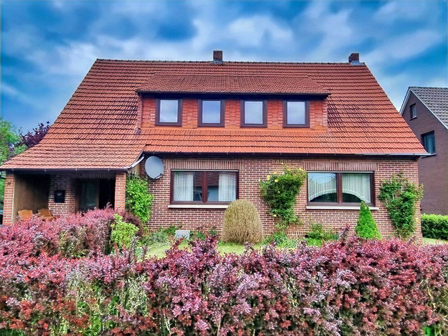 Sanierungsbedürftiges Wohnhaus für Handwerker in Hille-Unterlübbe, 32479 Hille