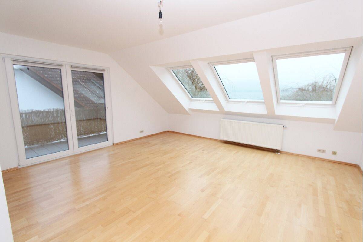 Hochwertig renovierte Dachgeschosswohnung in Gelnhausen, Höchst, 63571 Gelnhausen
