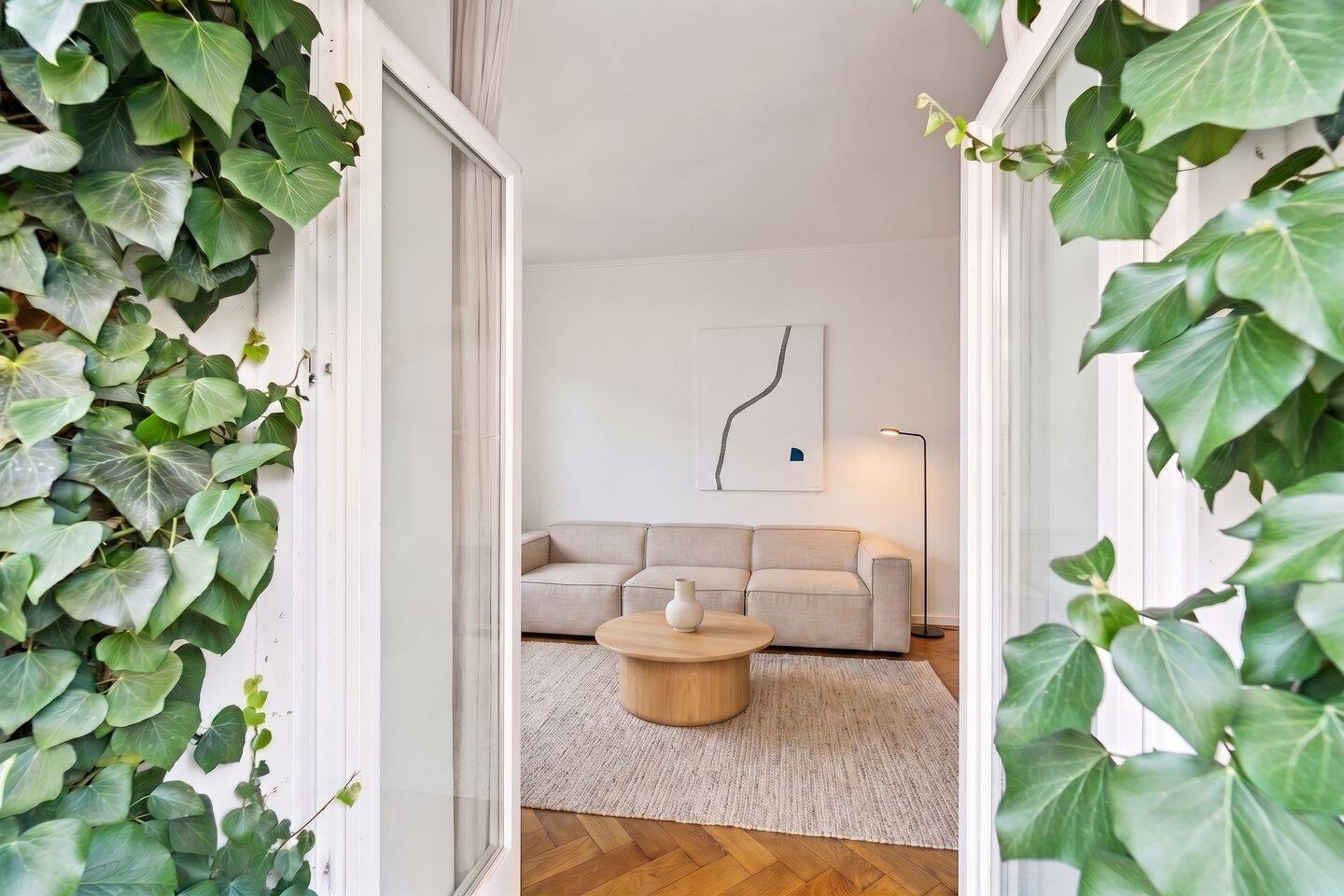 Helle und ruhige 2-Zimmer-Altbauwohnung mit Balkon in der Maxvorstadt, 80797 München (Maxvorstadt Milbertshofen-Am Hart Neuhausen-Nymphenburg Schwabing-West)