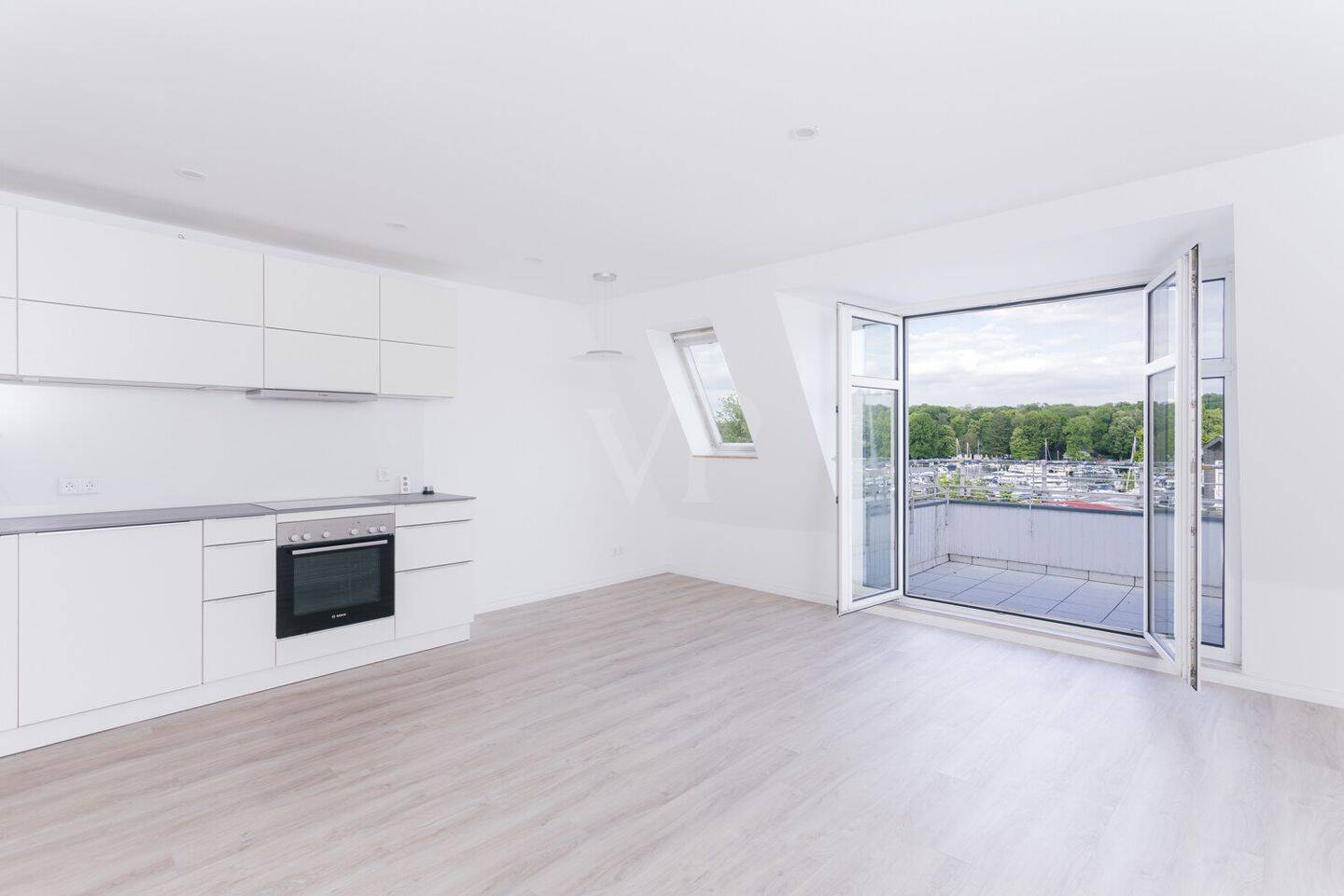Wohnen am Wasser – modernisierte Maisonettewohnung mit Balkon – 13595 Berlin – Bild 1 von 3