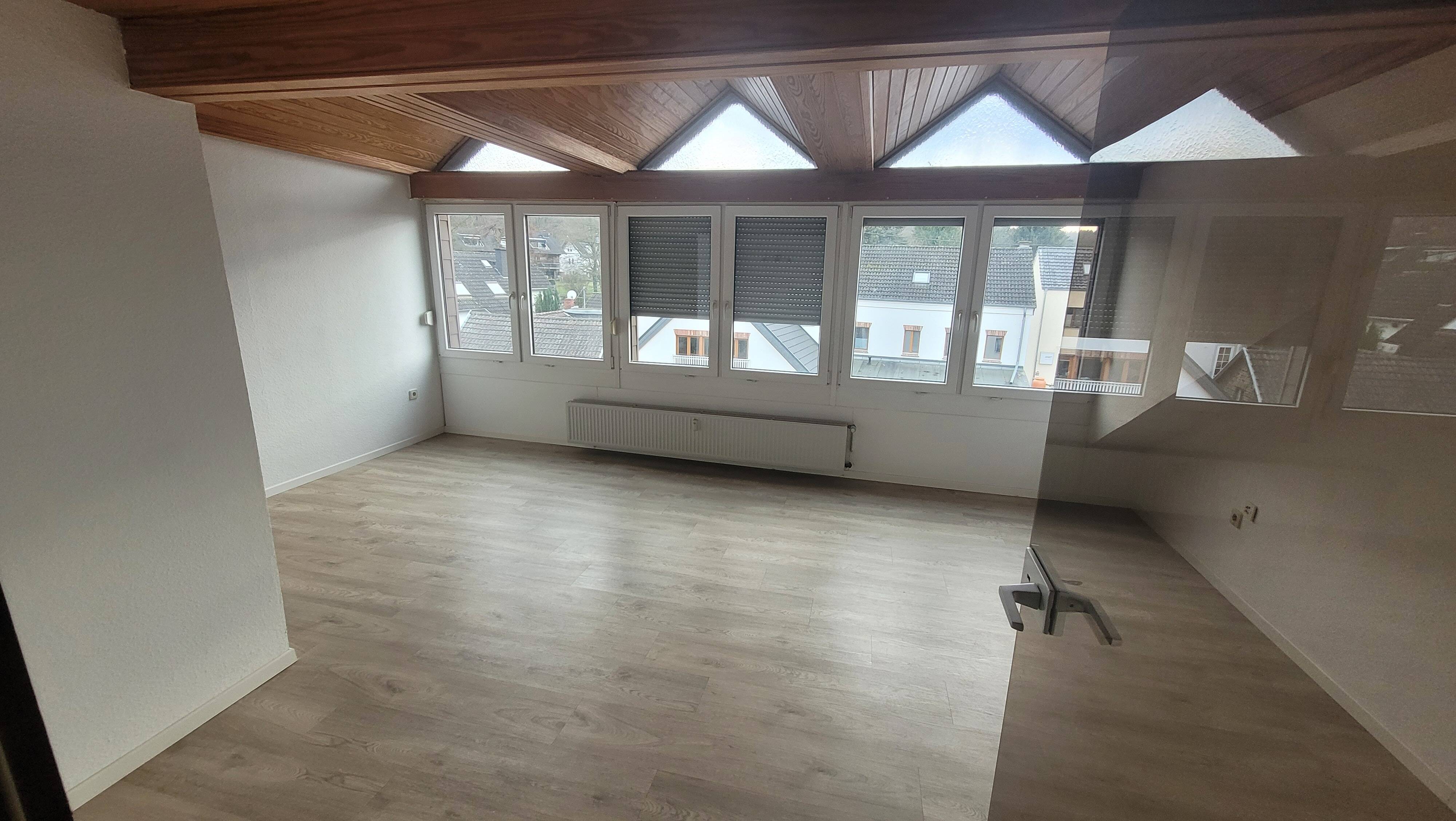 Dachgeschosswohnung in Bonn-Holzlar, 53229 Bonn