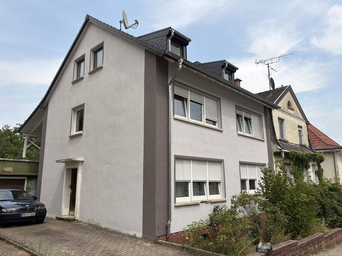 teilsaniertes 1-2-Familienhaus / Garage in Dudweiler, 66125 Saarbrücken
