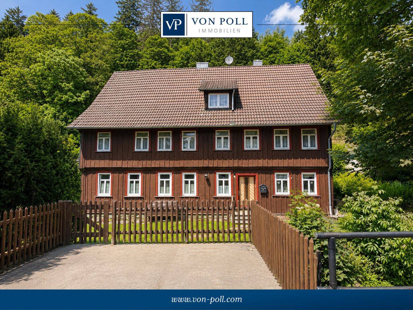 Schönes Bergmannshaus (ca. 240 m²) in zentraler Lage mit großem Grundstück 2948 m² , 4 Garagen, 38707 Clausthal-Zellerfeld