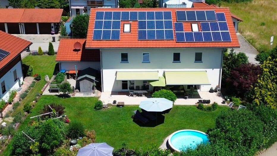 Energieeffiziente Doppelhaushälfte mit großem Garten, 83361 Kienberg