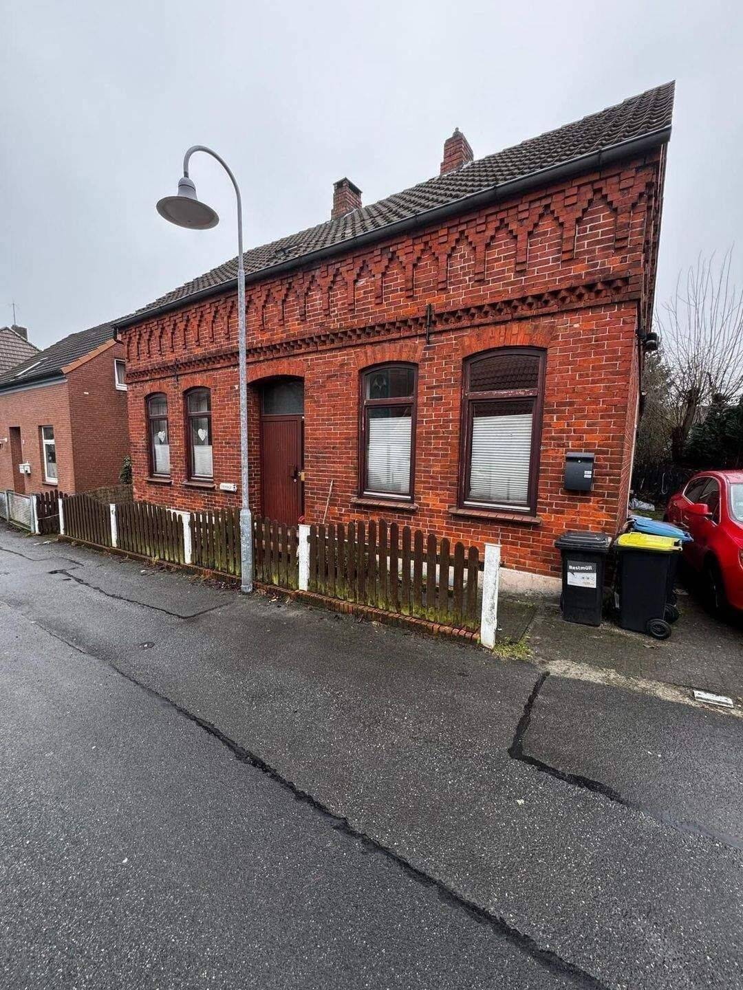 Einfamilienhaus mit Potenzial zum Traumobjekt – perfekt für Handwerker und Renovierer, 28779 Bremen (Blumenthal Lüssum-Bockhorn)