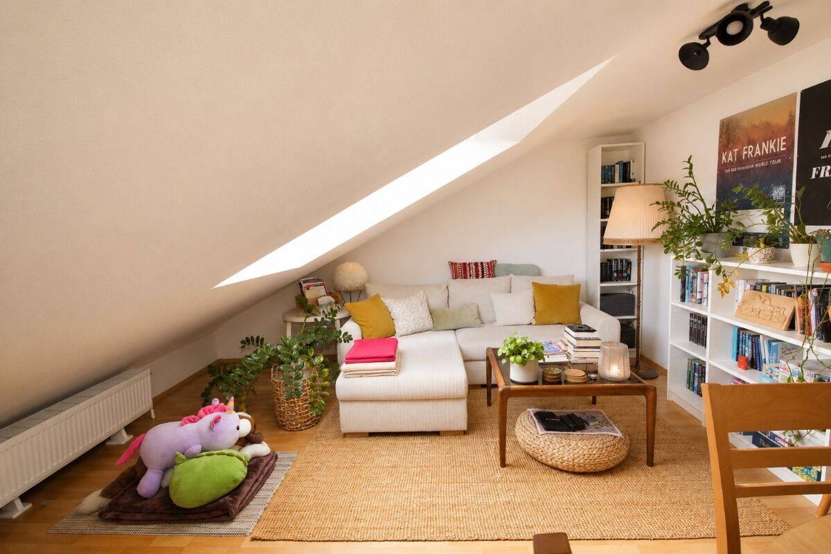 Sehr gemütliche, aber schräge 3-Zi. DG Wohnung in Bornheim Nähe Uhrtürmchen., 60385 Frankfurt am Main (Bornheim Nordend-Ost Ostend)