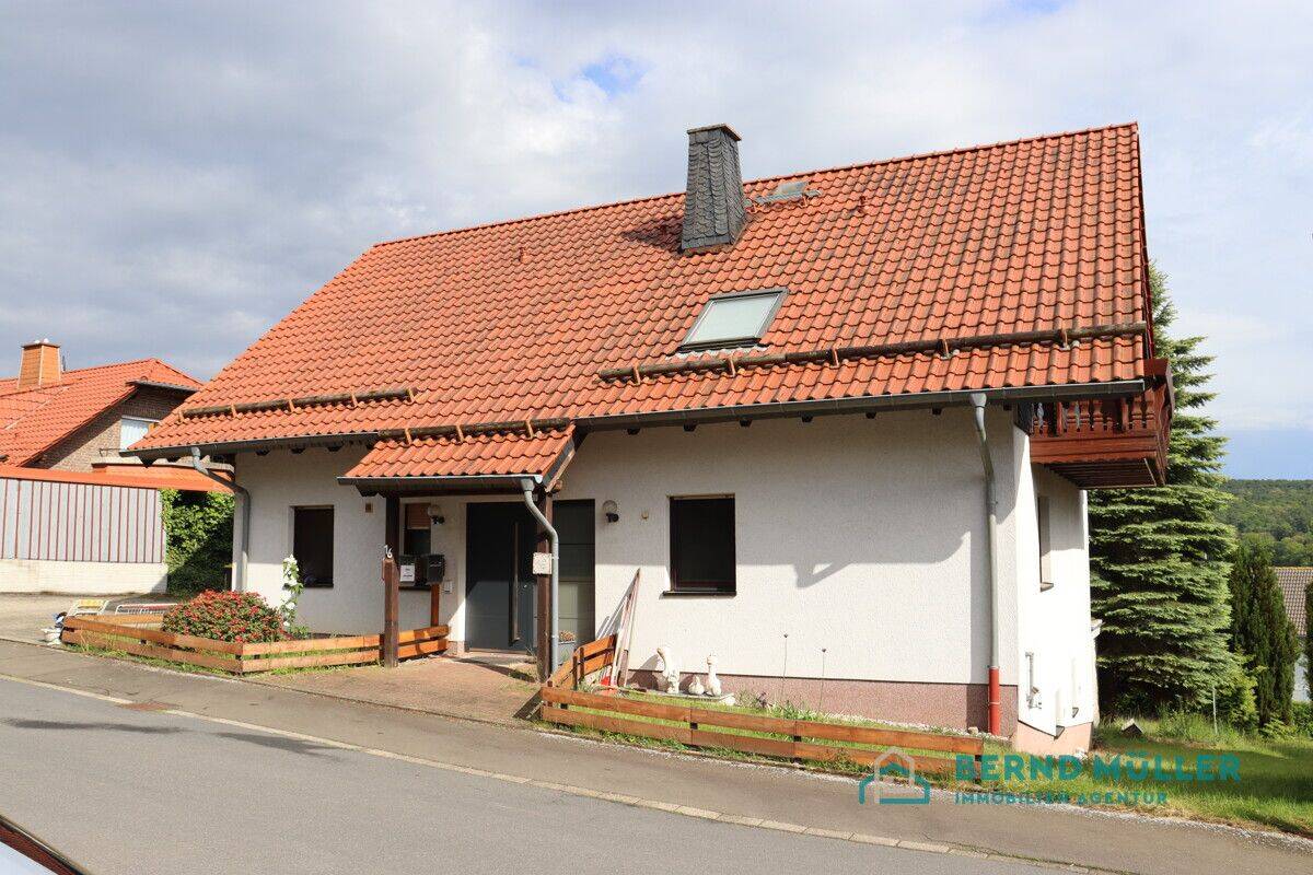 Ein- oder Zweifamilienhaus in ruhiger und naturnaher Lage mit großem Gartengrundstück, 34626 Neukirchen