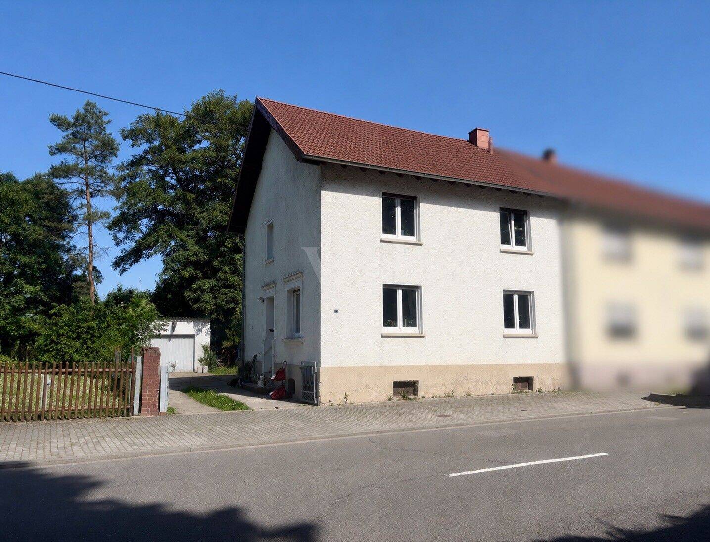 Renovierungsbedürftiges Einfamilienhaus mit großen Grundstück, 66399 Mandelbachtal