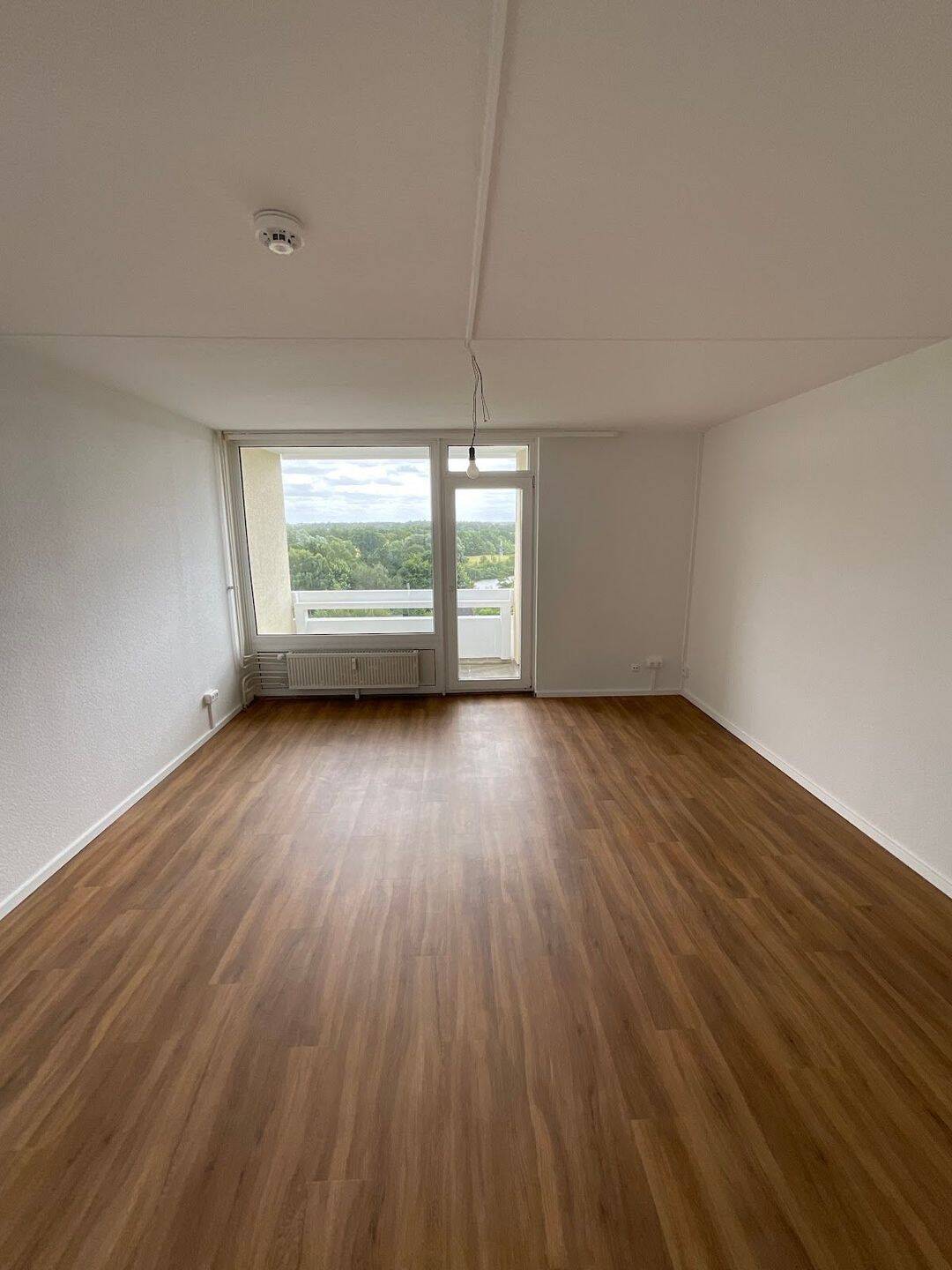 Frisch sanierte 1 Zimmer Wohnung zum wohl fühlen., 24109 Kiel (Hasseldieksdamm Mettenhof)
