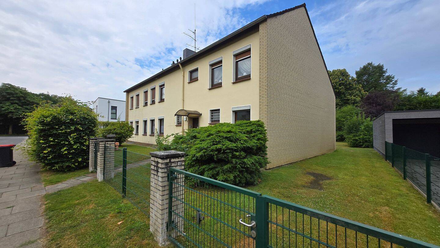 4,5-Zimmer-Wohnung in ruhiger Lage mit sehr großem Garten!, 22589 Hamburg (Altona Blankenese Iserbrook Osdorf Sülldorf)