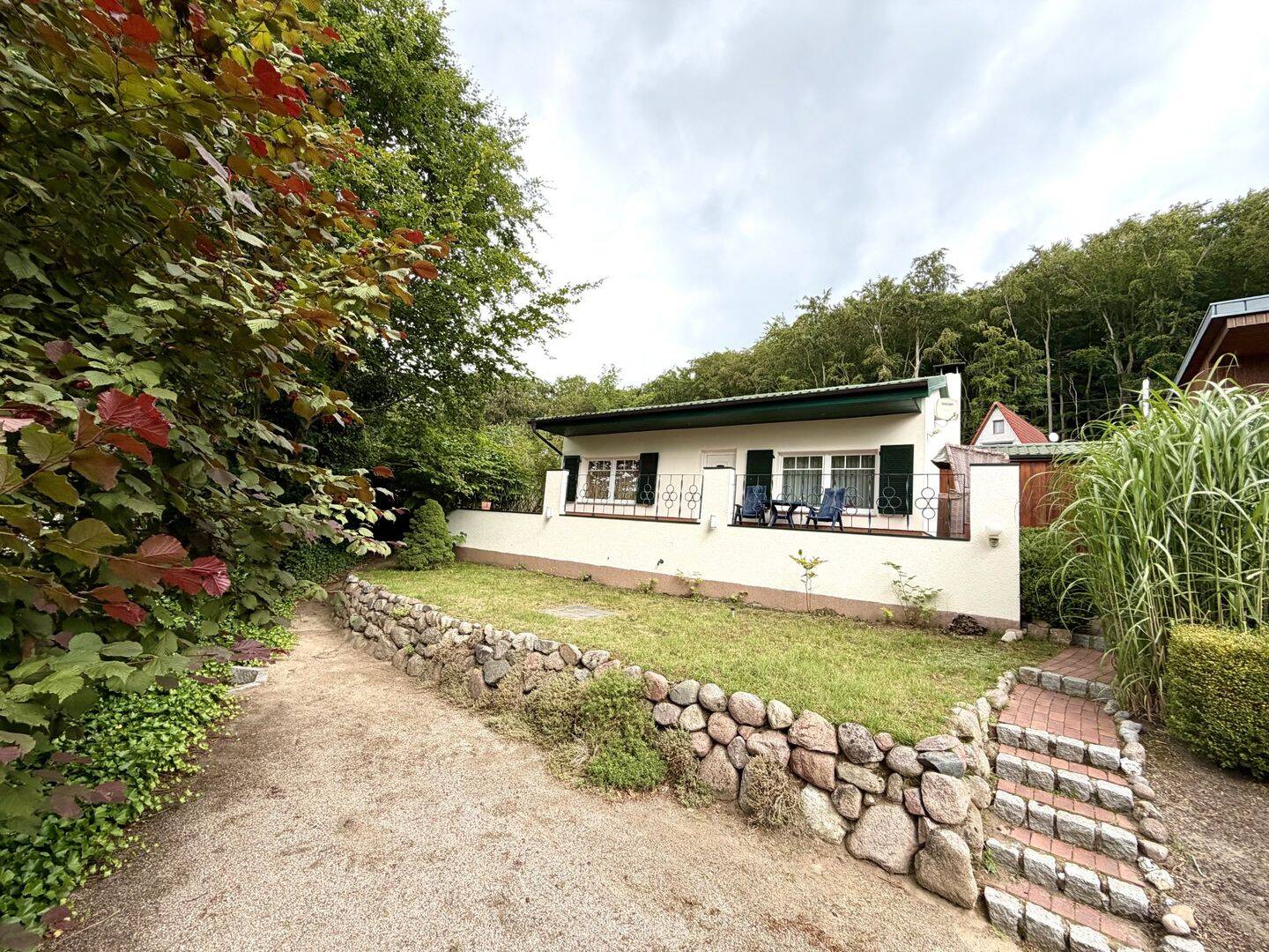 Freistehender Bungalow mit 40qm großer Südterrasse -ca. 400 m vom Strand entfernt- zu verkaufen, 18586 Sellin