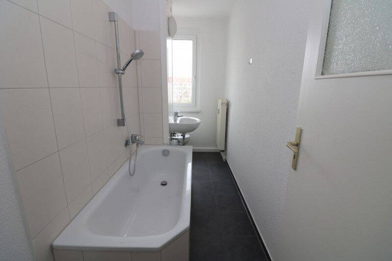 Du bist mein Stern…günstige 2-RW mit Wanne & Balkon!!!, 9599 Freiberg