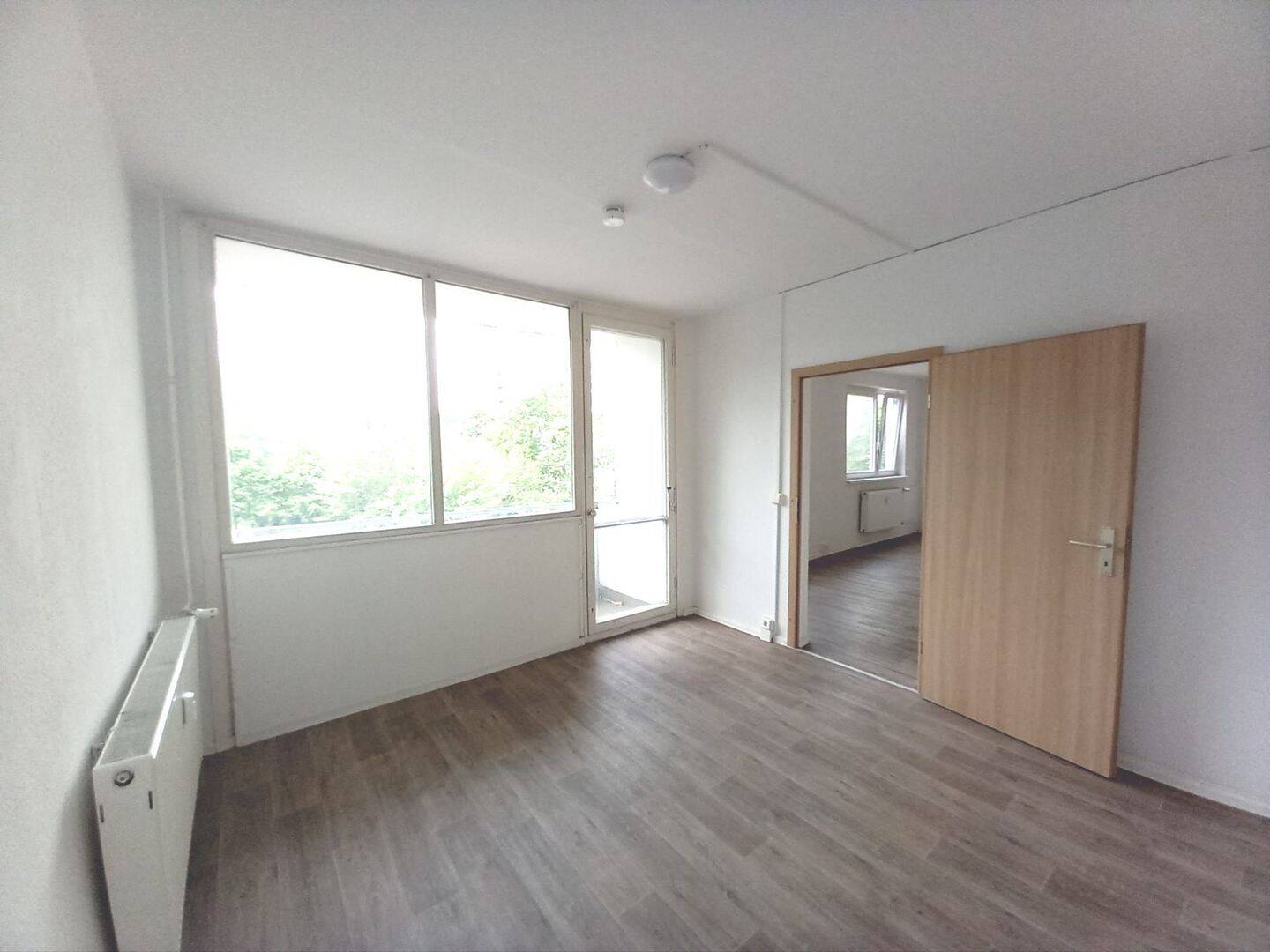 Balkon-Apartment im 1. Stock mit Teleheizung in Gera, 7545 Gera (Bieblach Innenstadt Ostviertel Pforten Untermhaus)