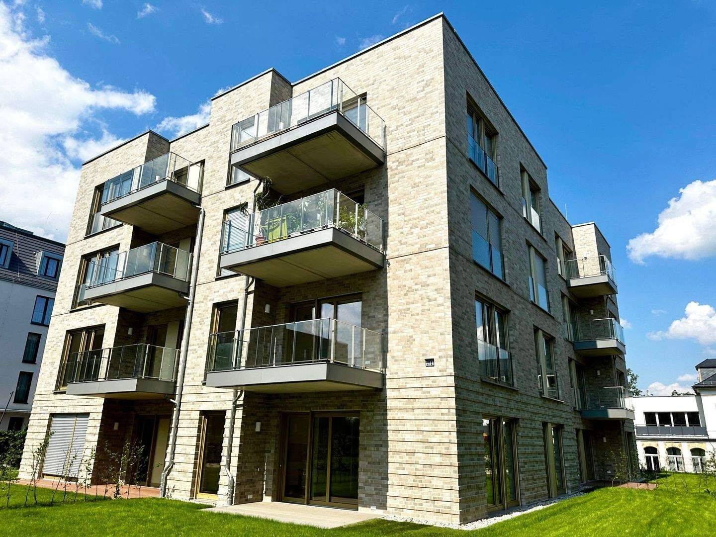 * Traumblick – HafenCity – großzügige und moderne 3-Raumwohnung mit Balkon – direkt an der Elbe*, 1097 Dresden (Innere Neustadt Leipziger Vorstadt Pieschen-Nord/Trachenberge Äußere Neustadt)
