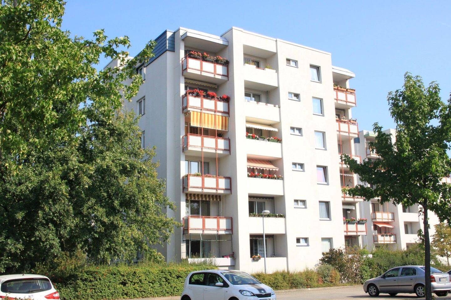 Neue Wohnung gesucht? *Einbauküche, Erdgeschoss, Aufzug, Kellerabteil, Stellplatz*, 3044 Cottbus (Mitte Saspow Schmellwitz Sielow Ströbitz)