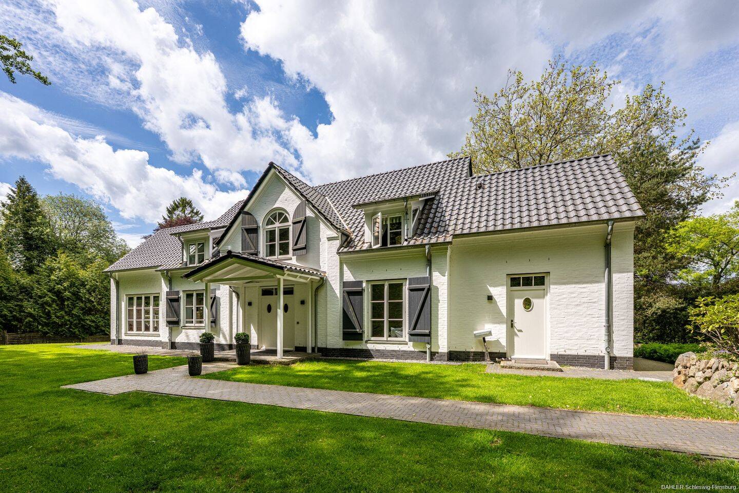 Familien-Idyll: Hochwertiges Landhaus direkt am Friedeholz, 24960 Glücksburg (Ostsee)