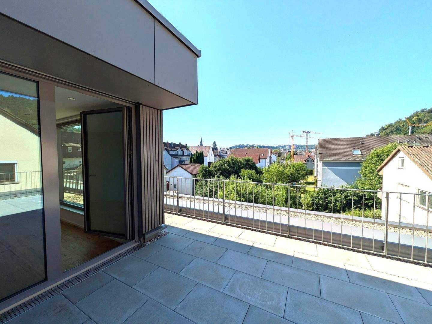 Erstbezug Neubau 2026: Design-Penthouse mit EBK, 31 m² Dachterrasse & Solar-Energie, 72202 Nagold