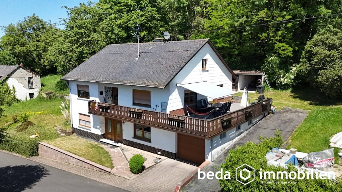 Ein-/Zweifamilienhaus mit großzügigen Grundstück in Seffern, 54636 Seffern