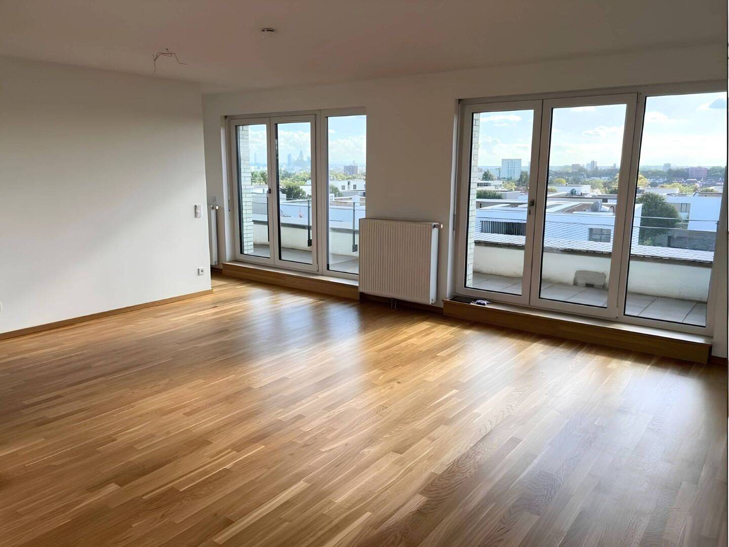 Moderne 4-Zimmer-Neubauwohnung mit Dachterrasse, LOGGIA und 2 Bädern sucht in Riedberg neue Familie, 60438 Frankfurt am Main (Kalbach-Riedberg Niederursel)