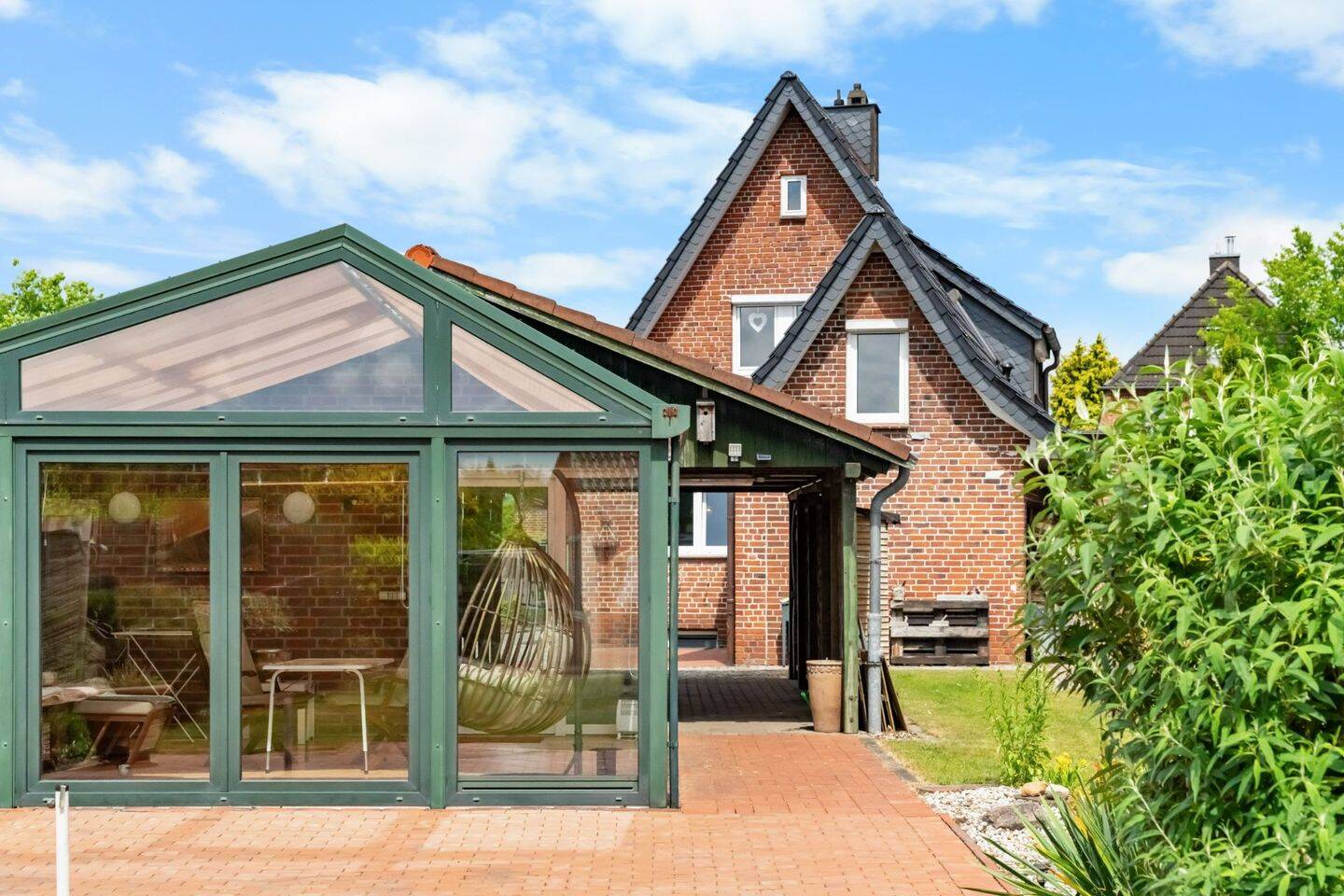 Ein Haus zum Ankommen – gepflegtes Zuhause mit traumhaftem Garten, 24537 Neumünster (Böcklersiedlung Faldera Gartenstadt)