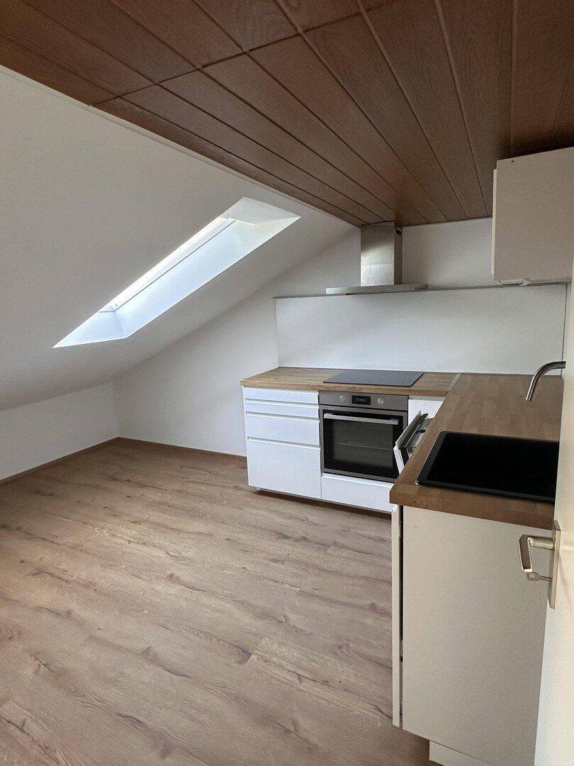 renovierte 2-Zimmer-Dachgeschosswohnung in ruhiger Lage, 85354 Freising