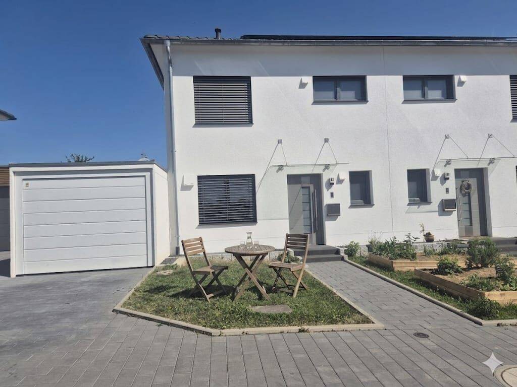 Gepflegtes 6-Zimmer neuwertige Doppelhaushälfte mit Garage in Herrenberg, 71083 Herrenberg