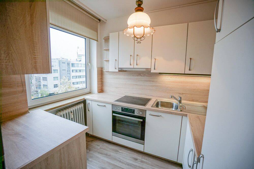 Zentral gelegene 2-Zi.-Whg. mit gr. Südbalkon | Aufzug | EBK inklusive, 91126 Schwabach