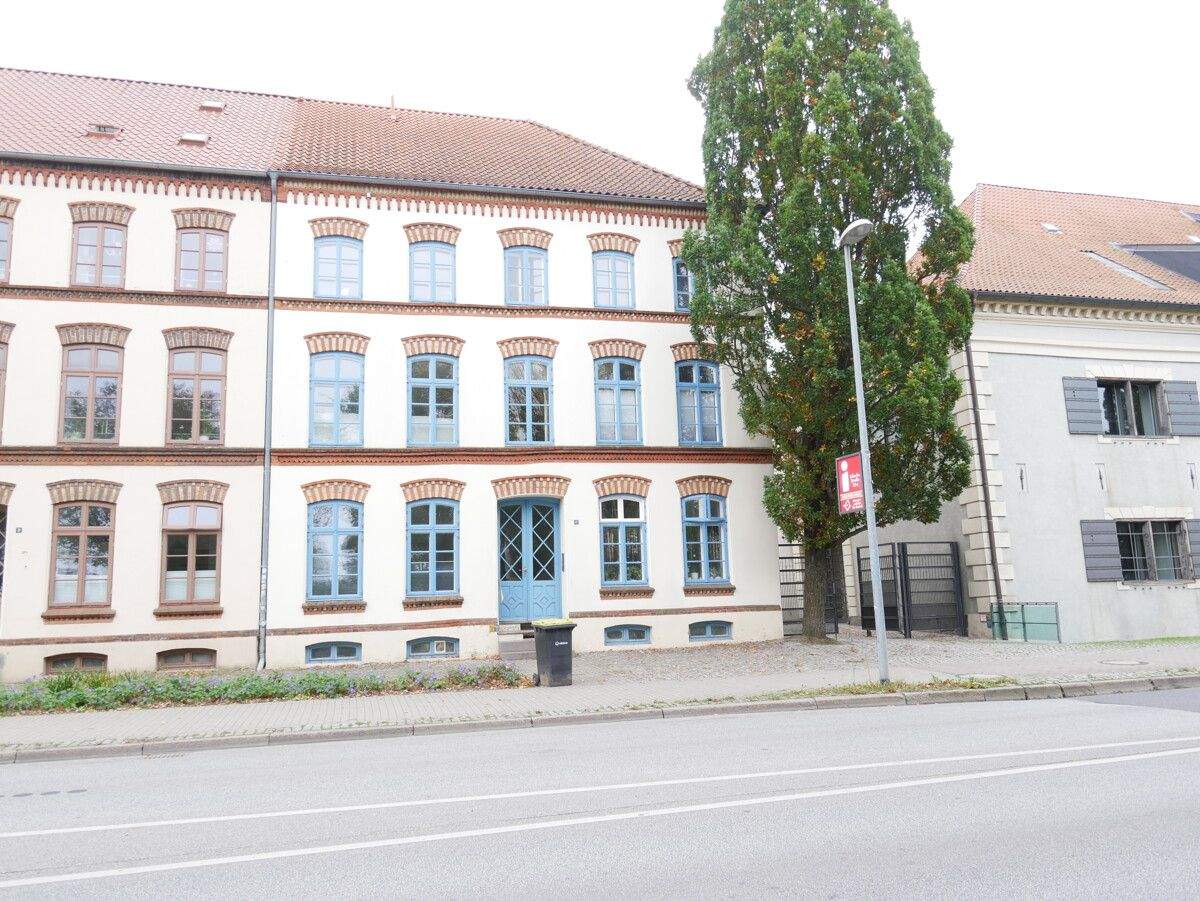 Eindrucksvolles Mehrfamilienhaus in Hafennähe! *vollvermietet*, 23966 Wismar