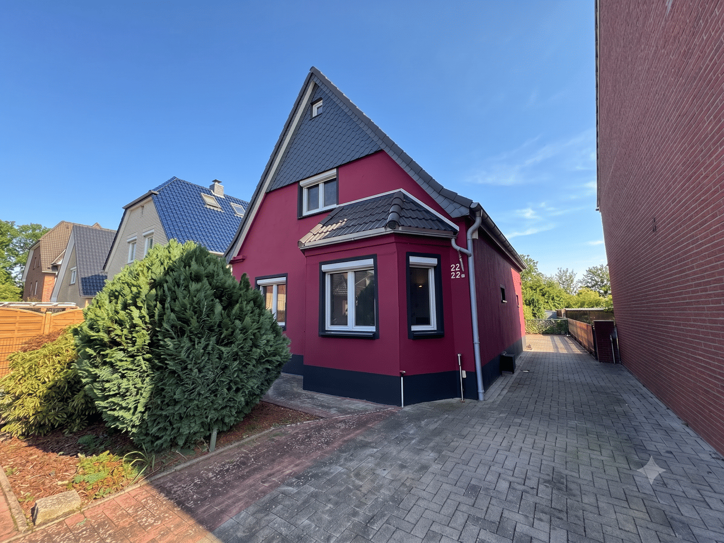 Klimatisiertes Einfamilienhaus mit Einliegerwohnung und großem Pool zu verkaufen, 27749 Delmenhorst (Düsternort Mitte Schafkoven/Donneresch Stickgras/Annenriede)