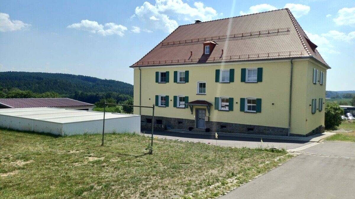 Kernsaniert: 3-Zimmer-Wohnung mit Garage und gemeinschaftlichem Garten, 93492 Treffelstein