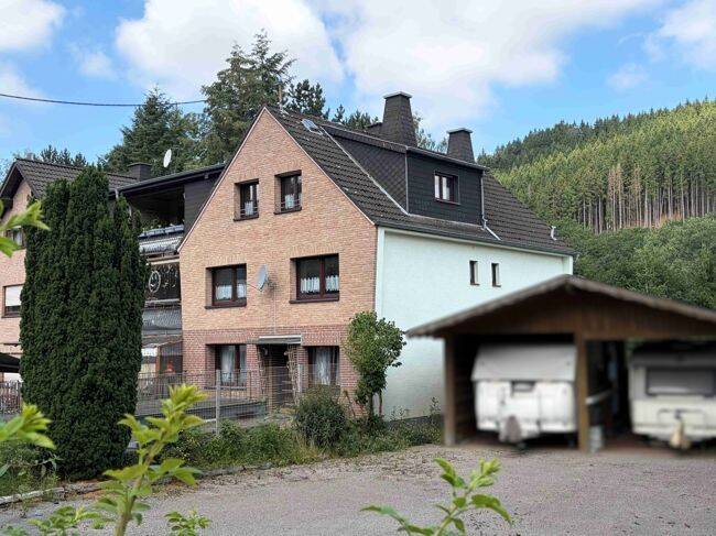 Großzügiges Wohnhaus mit drei vollwertigen Wohnebenen (188 m²) und flexiblen Nutzungsmöglichkeiten, 53940 Hellenthal