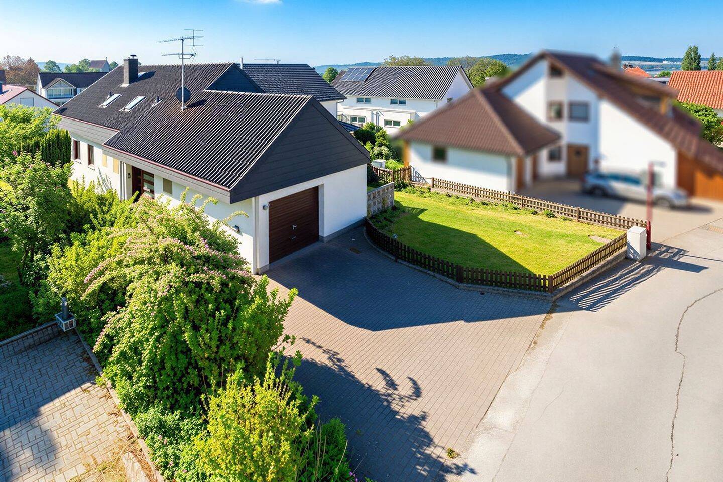 Bezugsfreies, vielseitig nutzbares 2-Fam.-Haus mit großem Garten in ruhiger Lage von Frickingen, 88699 Frickingen