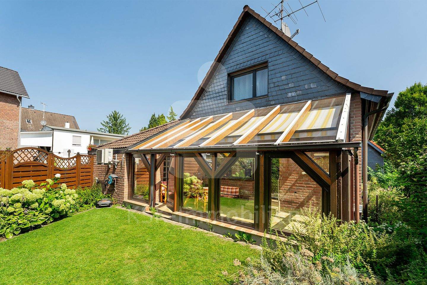 Einfamilienhaus mit hübschem Garten im Zentrum von Burscheid!, 51399 Burscheid
