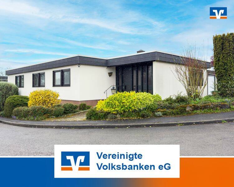 Freistehender Bungalow mit Einliegerwohnung und Doppelgarage in Altdorf, 71155 Altdorf