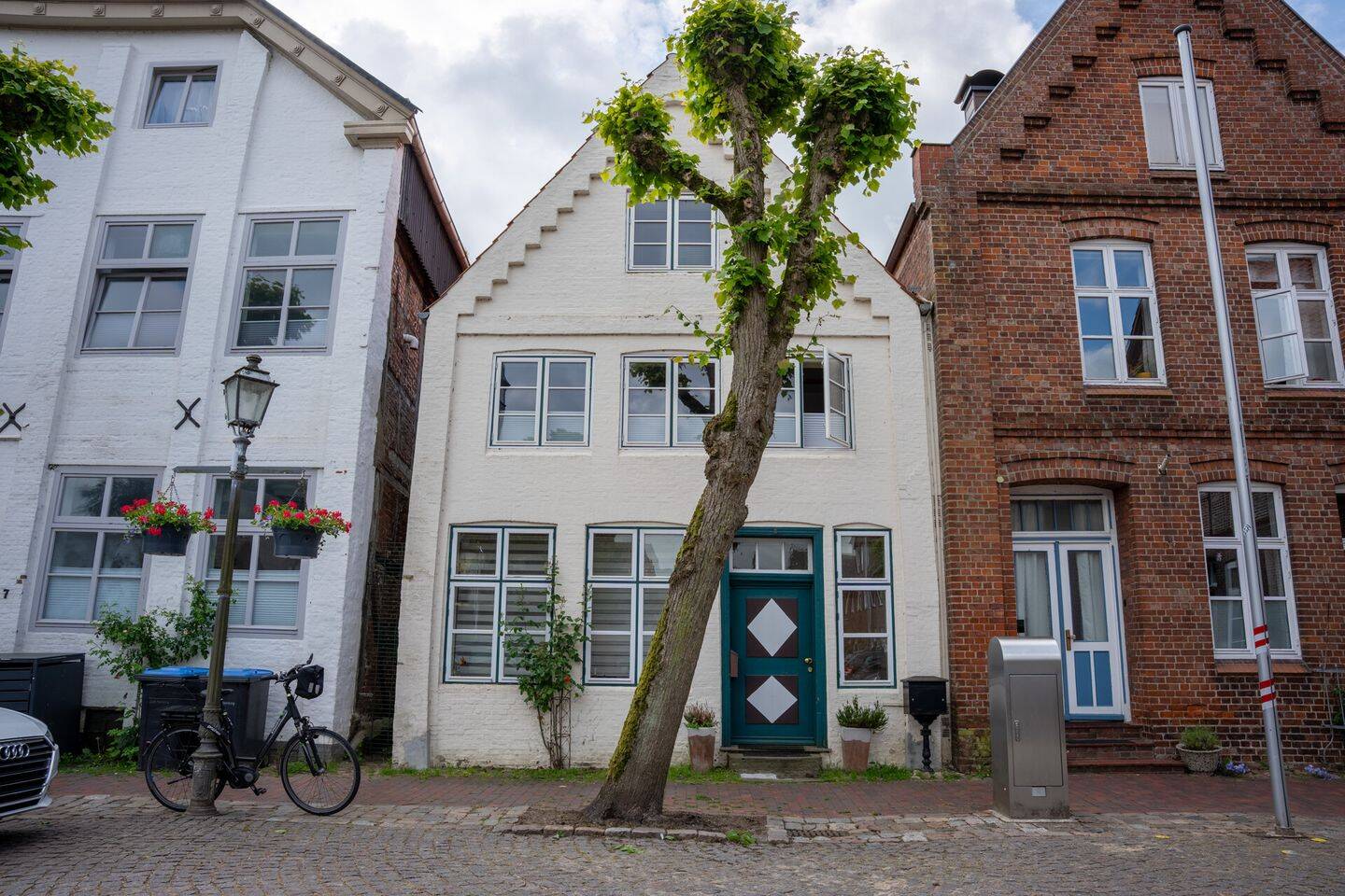 Renditestarkes Backstein-Giebelhaus mit 2 Wohnungen in histor. Stadtlage kernsaniert, voll vermietet, 25361 Krempe