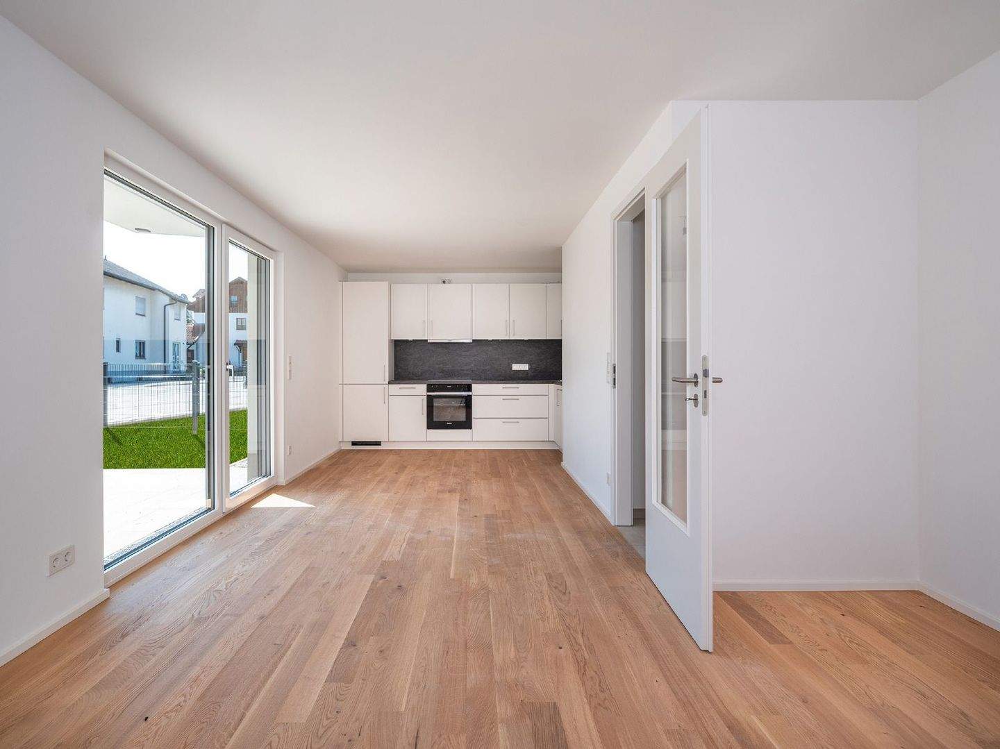MAIER – Neubau bezugsfertig: 2-Zi-Terrassen-WHG mit EBK, TG und Gartenanteil ca. 95,5m² – WE 1, 85599 Vaterstetten
