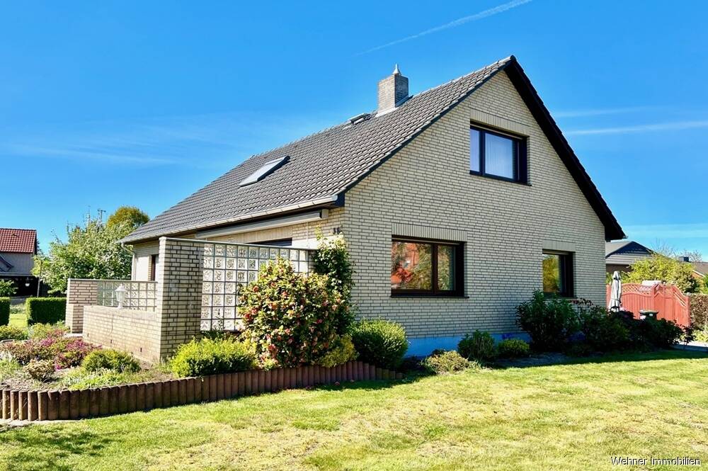 Achim | Gepflegtes Einfamilienhaus mit Vollkeller und Doppelgarage auf großem, ruhigen Grundstück, 28832 Achim