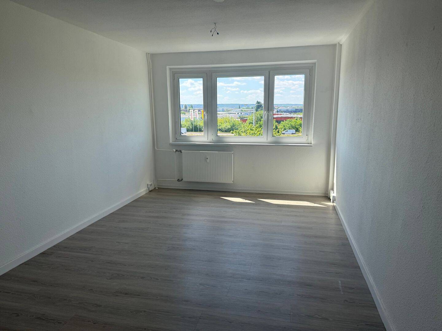 Sonnige 3-Zimmer-Wohnung mit zwei Balkonen und Wohlfühlcharakter!, 99087 Erfurt (Hohenwinden Roter Berg)