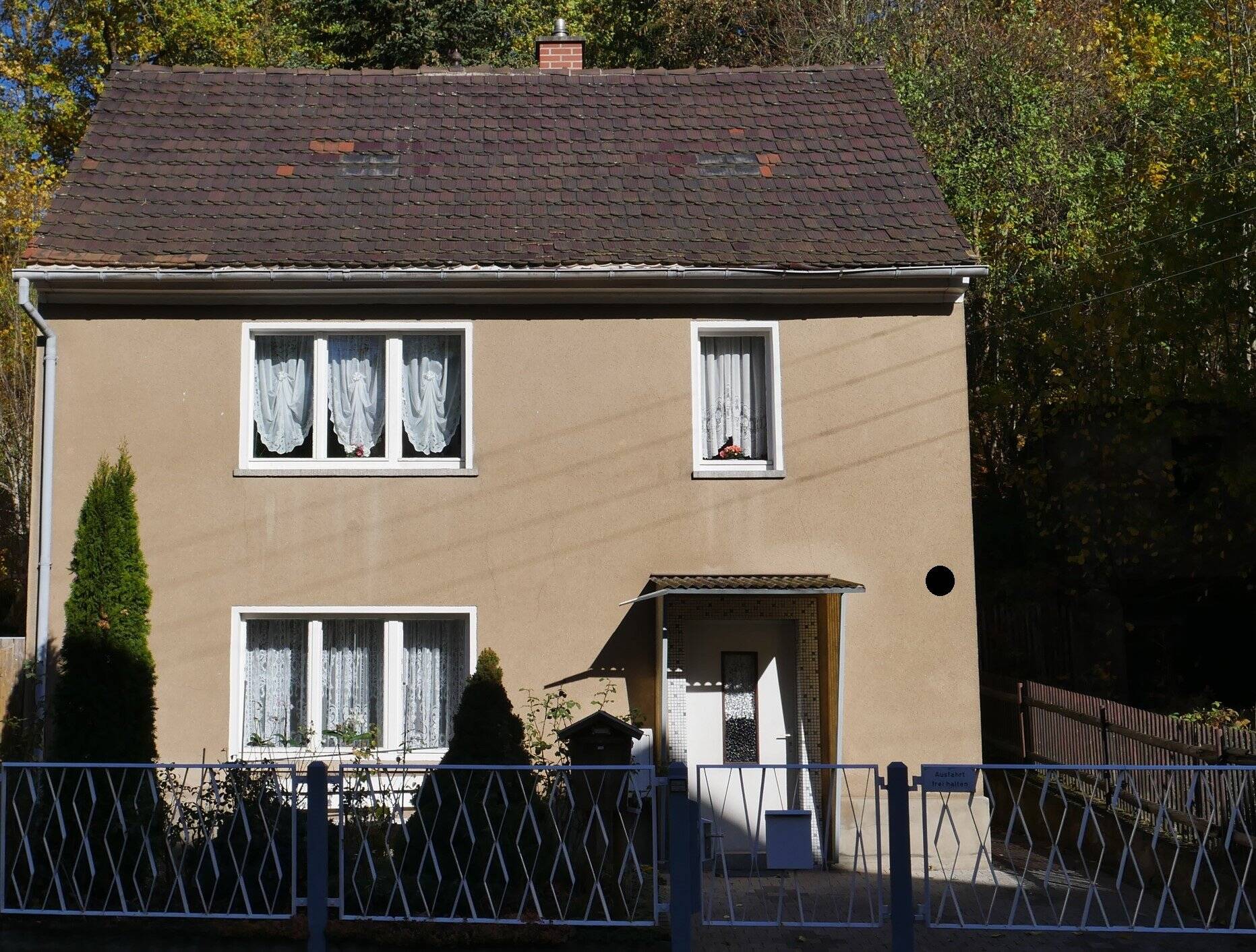 Provisionsfrei – sofort beziehbar, Einfamilienhaus mit Stellplatz und großem Garten in Werdau, 8412 Werdau