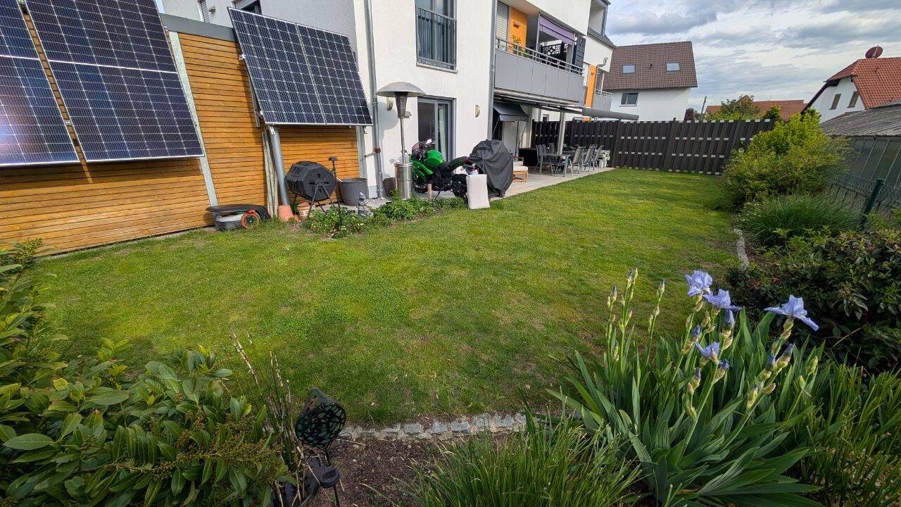 Moderne Gartenwohnung mit KfW55-Standard, Carport & E-Ladestation – Erstklassiges Wohnen in Fürth-Bislohe, 90765 Fürth