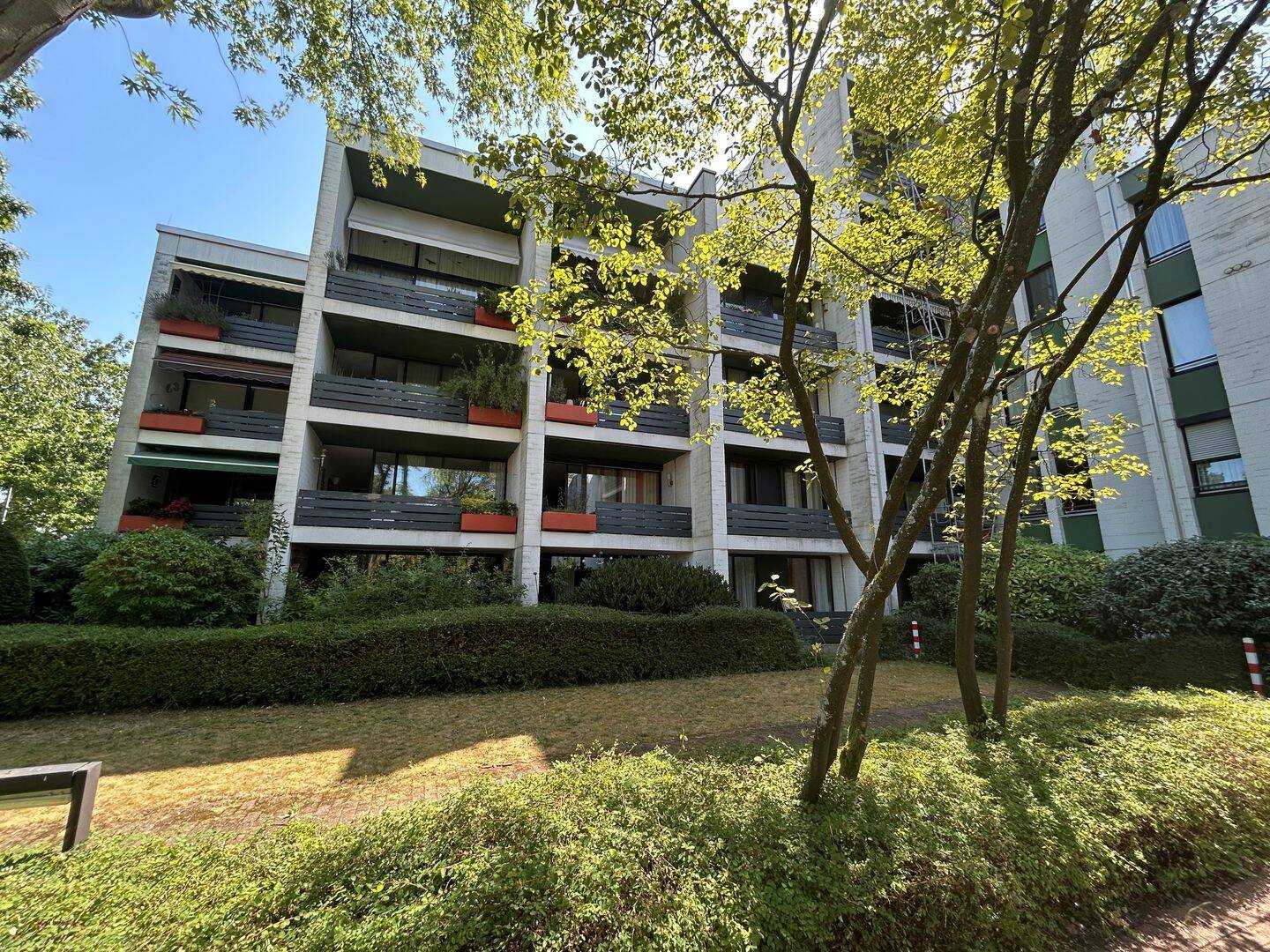 Exklusive 3-Zimmer-Wohnung mit Wellness und Tiefgaragenstellplatz in Erkrath-Unterfeldhaus, 40699 Erkrath