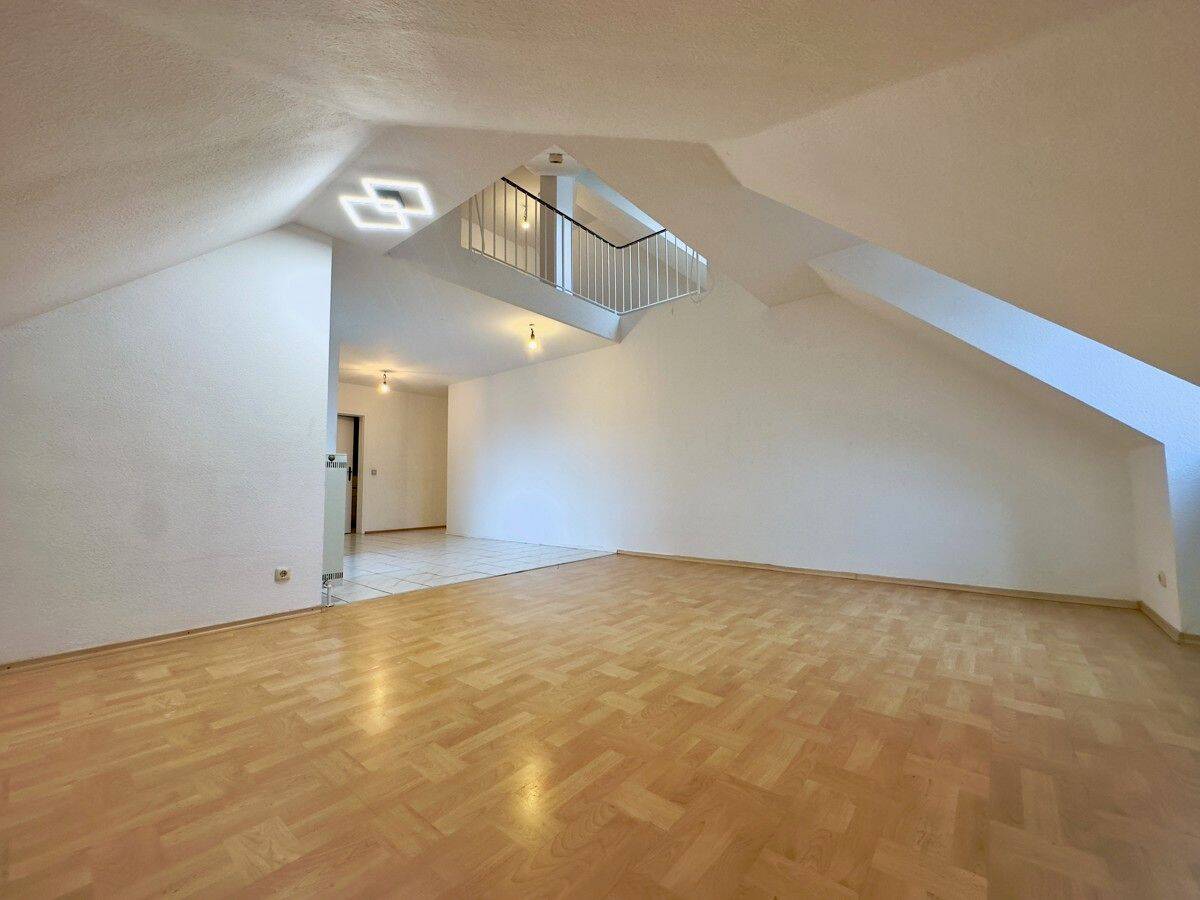 Helle Maisonette-Wohnung mit viel Platz und Balkon in einer beliebten Wohnanlage von Bayreuth, 95447 Bayreuth (Altstadt Birken Glocke Meyernberg Saas)