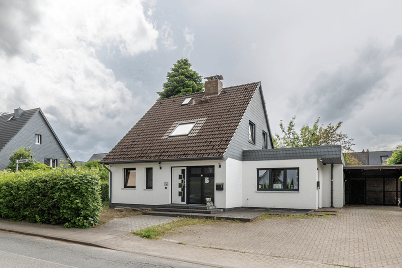 Modernes Wohnen mit Mehrwert… Saniertes 4-Zimmer-Einfamilienhaus plus vermietete 2-Zimmer-Einliegerwohnung, 22869 Schenefeld