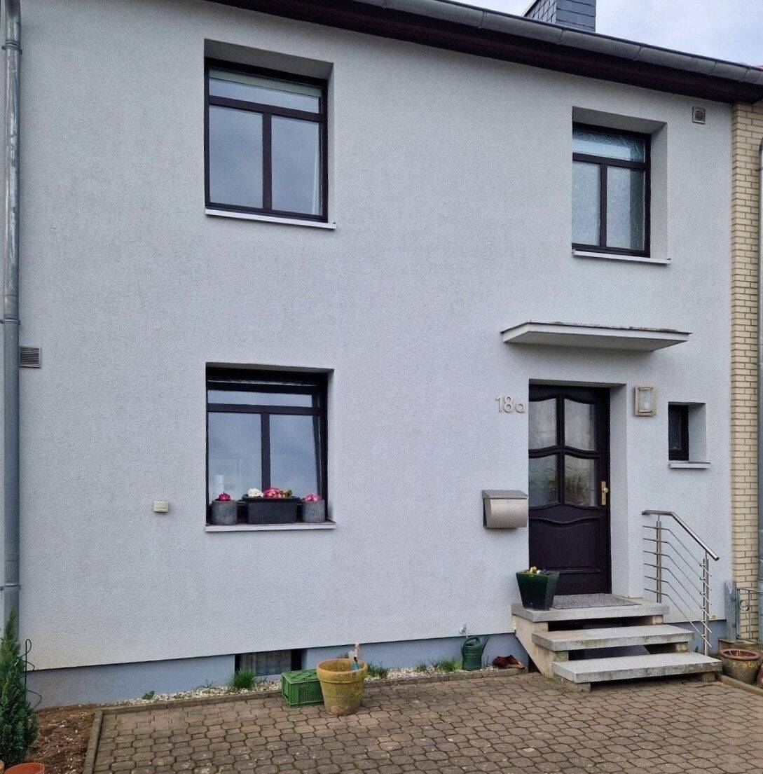 Reihenmittelhaus mit Terrasse, Pavillon und unverbaubarem Blick, 30880 Laatzen