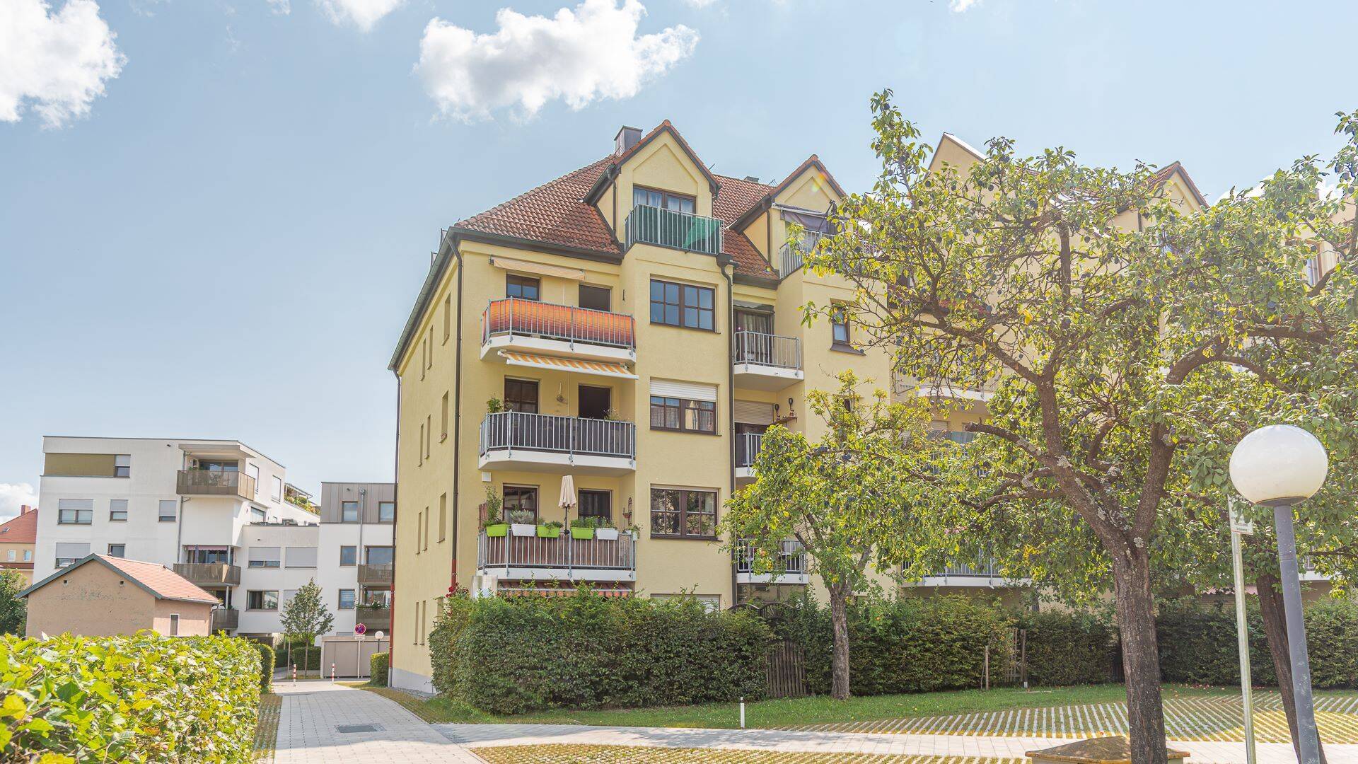 2-Zimmer-Wohnung mit Balkon, Lift, TG- und oberirdischem Stellplatz, EBK ablösbar in Landshut-Nikola, 84034 Landshut (Münchnerau Nikola West)