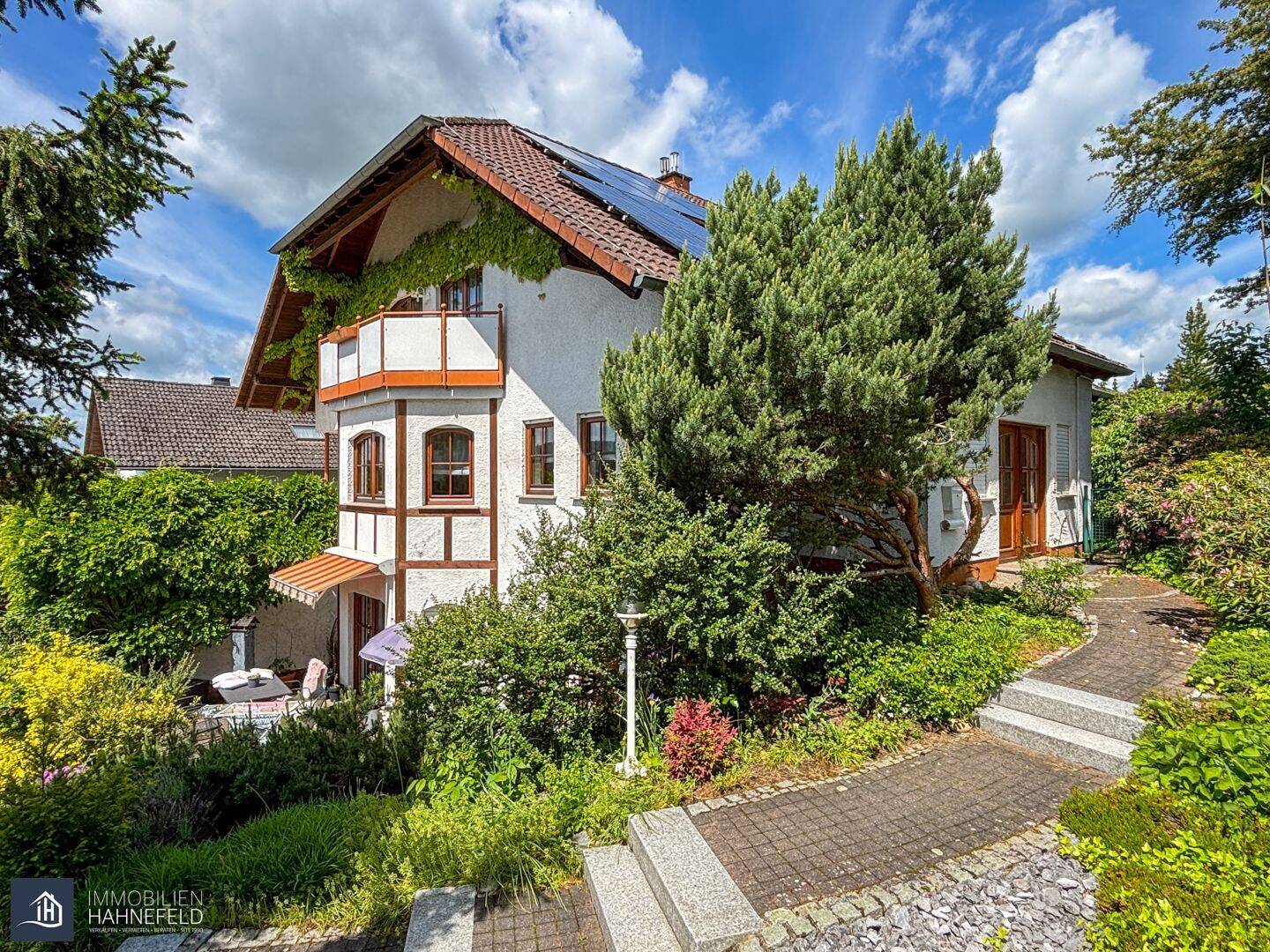 Raum, Licht und Lebensqualität – stilvolles Einfamilienhaus mit Garten, Garage und ELW, 65599 Dornburg